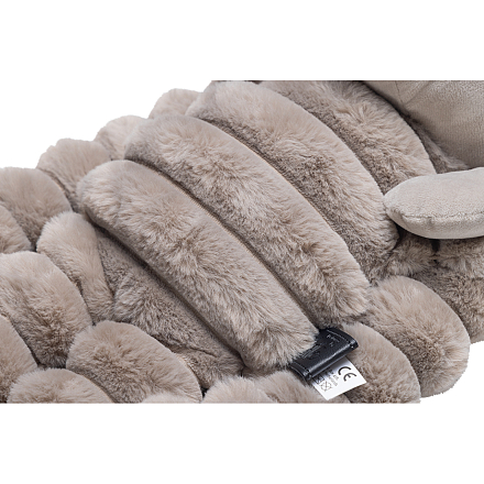 Designed by Lotte Hondenspeelgoed Reza Hang Schaap